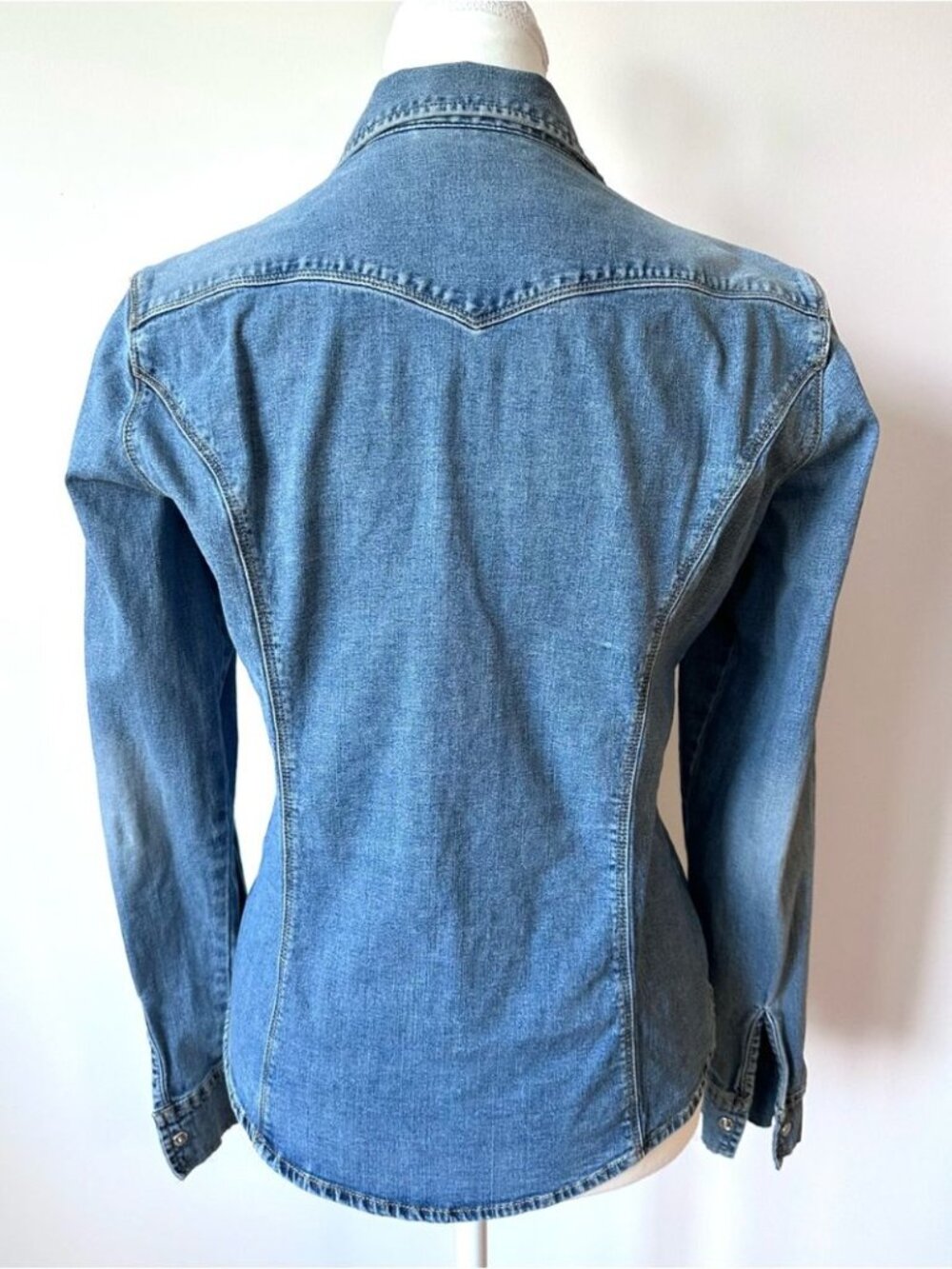 Vintage Y2K Levi's Jean Shirt Denim Fitted Button Up Shirt Coastal Cowgirl - M - Picture 4 of 9